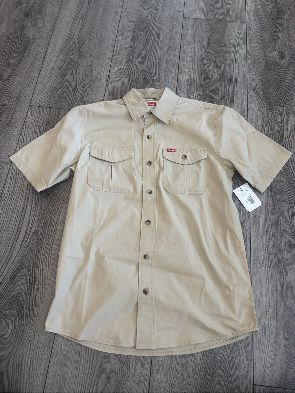 Wrangler  Men’s Short Sleeve Work Shirt in Khaki